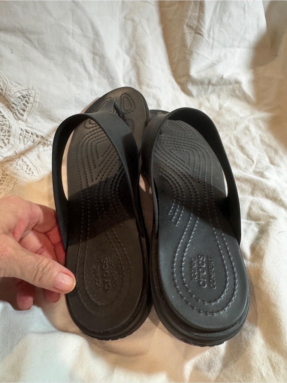 2 pairs CROCS Metallic Blush Pink/tan and Black/black Flip Flop Sandals, size 10 - Picture 9 of 10